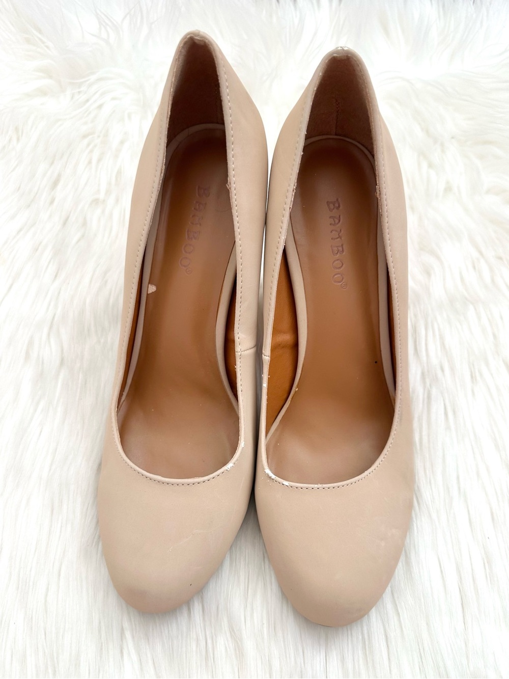 NUDE PUMPS